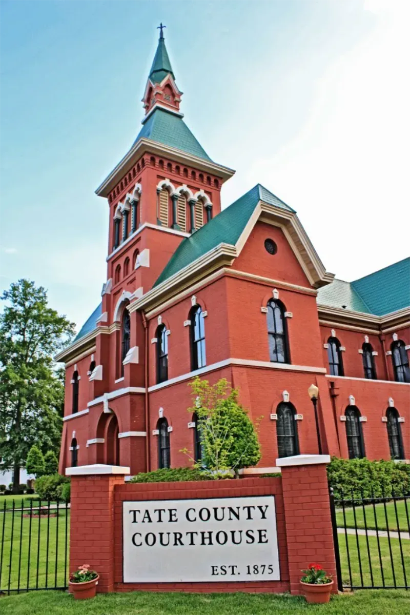 Tate County Courthouse.